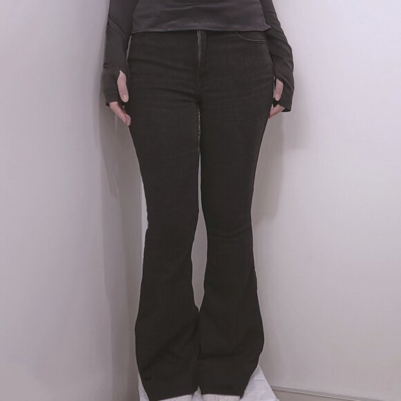 Hollister High-Rise Flare Black Jeans - Picture 8 of 8